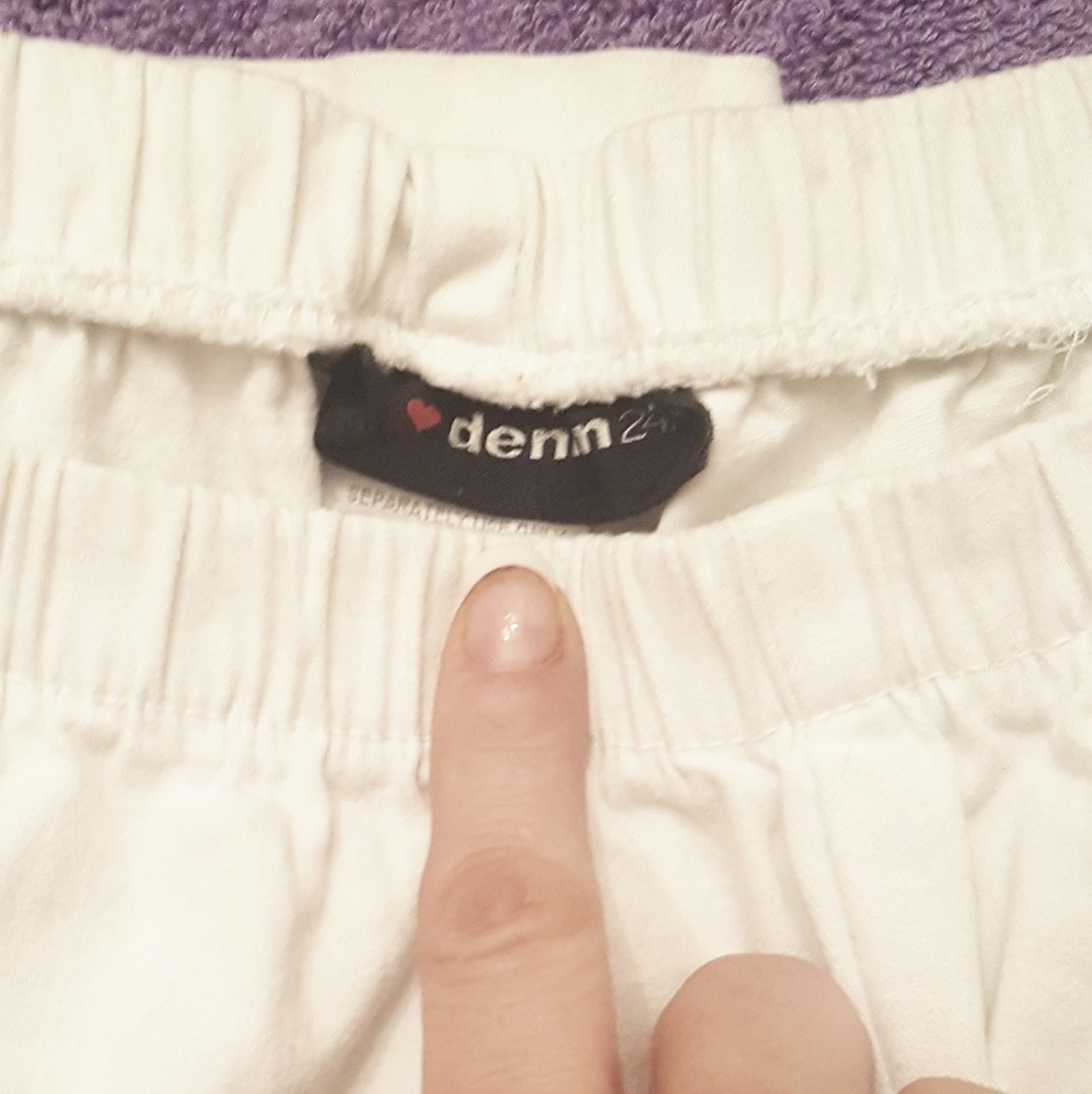 Roaman's white pull-on elastic waist crops capris